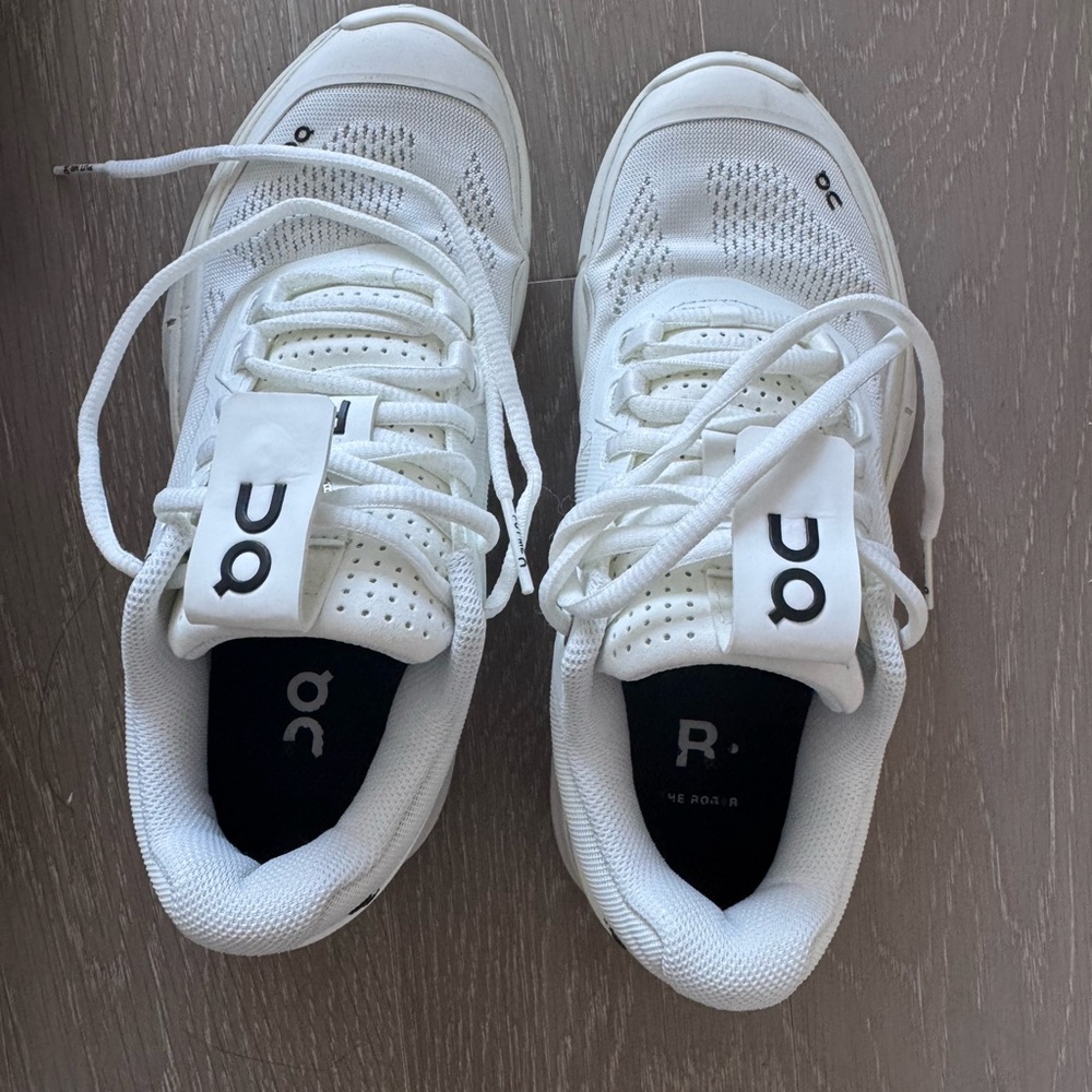 ON Running The Roger Pro Tennis shoe size 6.5